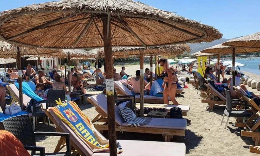 Παραλίες της Αττικής: Δεν πέφτει «καρφίτσα» στην Ανάβυσσο